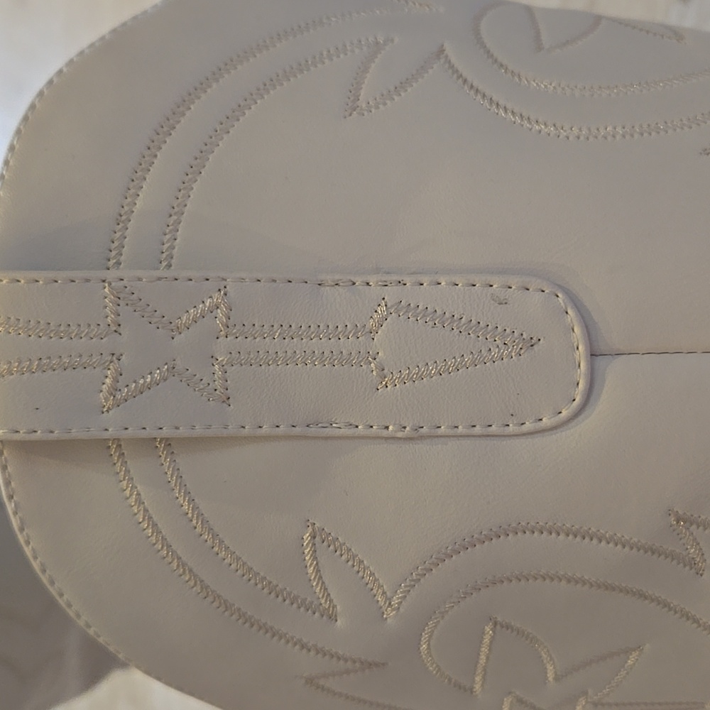 White Western Classic Embroidered Pointed Toe Boots - Picture 5 of 9